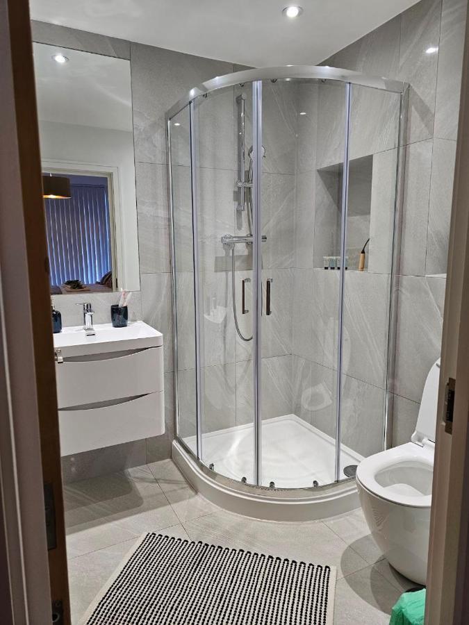 C2, Spacious 2 Bedroom Flat In Wembley Appartamento *