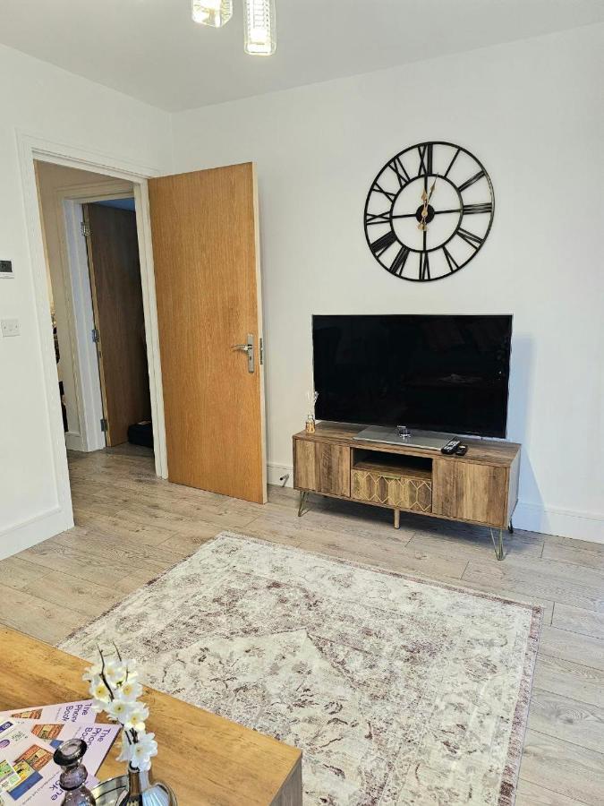 Appartamento C2, Spacious 2 Bedroom Flat In Wembley Londra