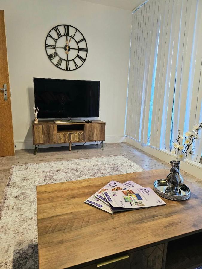 C2, Spacious 2 Bedroom Flat In Wembley Appartamento Londra