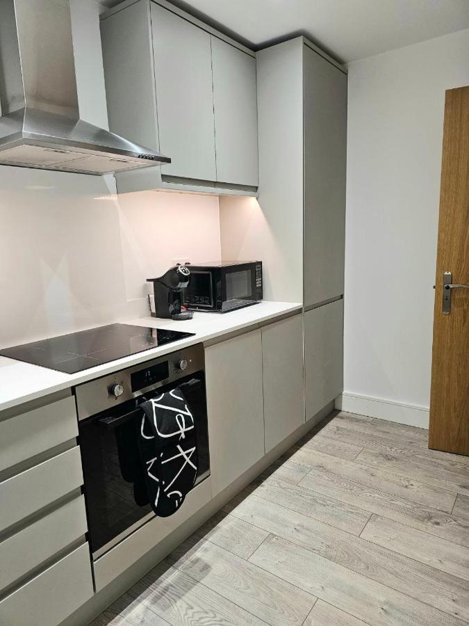 C2, Spacious 2 Bedroom Flat In Wembley Appartamento Londra