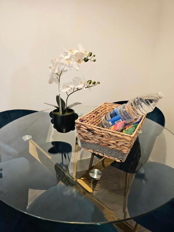 C2, Spacious 2 Bedroom Flat In Wembley Appartamento *