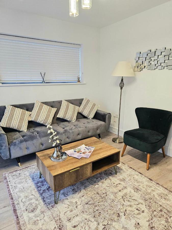 C2, Spacious 2 Bedroom Flat In Wembley Appartamento