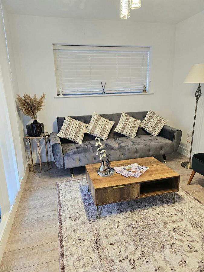 C2, Spacious 2 Bedroom Flat In Wembley Appartamento *