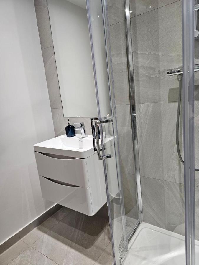 C2, Spacious 2 Bedroom Flat In Wembley Appartamento Londra