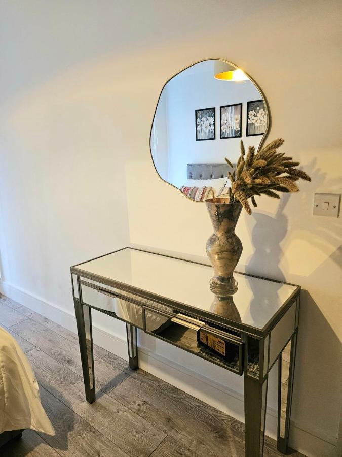 C2, Spacious 2 Bedroom Flat In Wembley Appartamento Londra