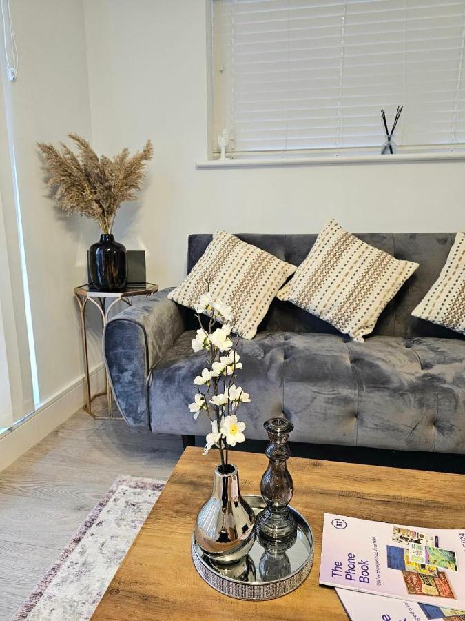 C2, Spacious 2 Bedroom Flat In Wembley Appartamento