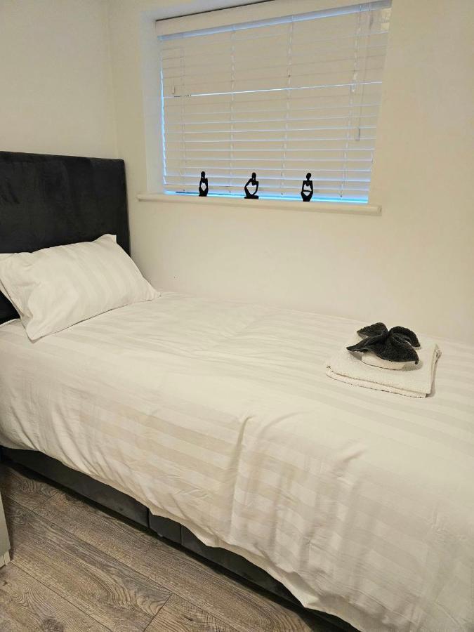 C2, Spacious 2 Bedroom Flat In Wembley Appartamento