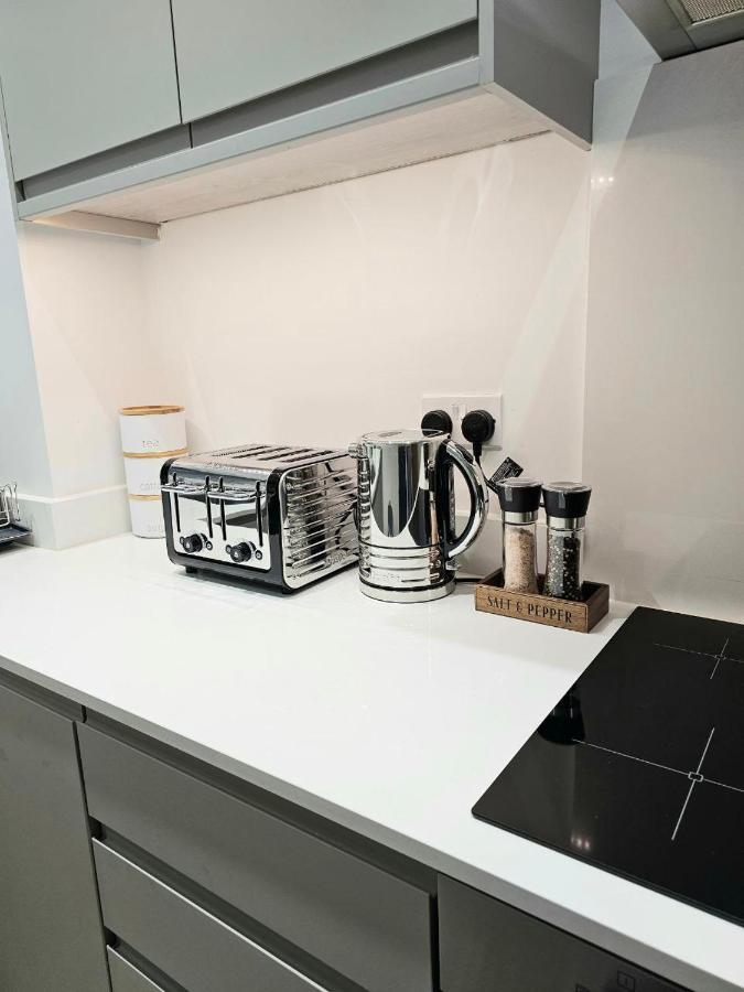 C2, Spacious 2 Bedroom Flat In Wembley Appartamento Londra
